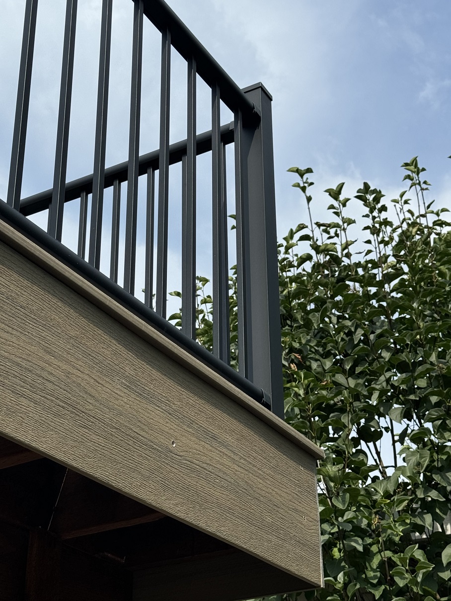 Kent deck — detail